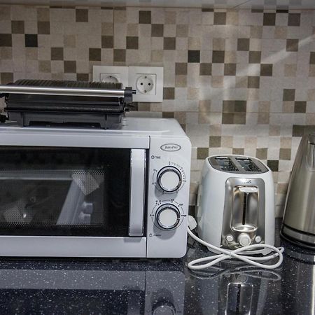 Couples Retreat, Fully Equipped Studio/ Loutraki Beach Apartment Екстериор снимка