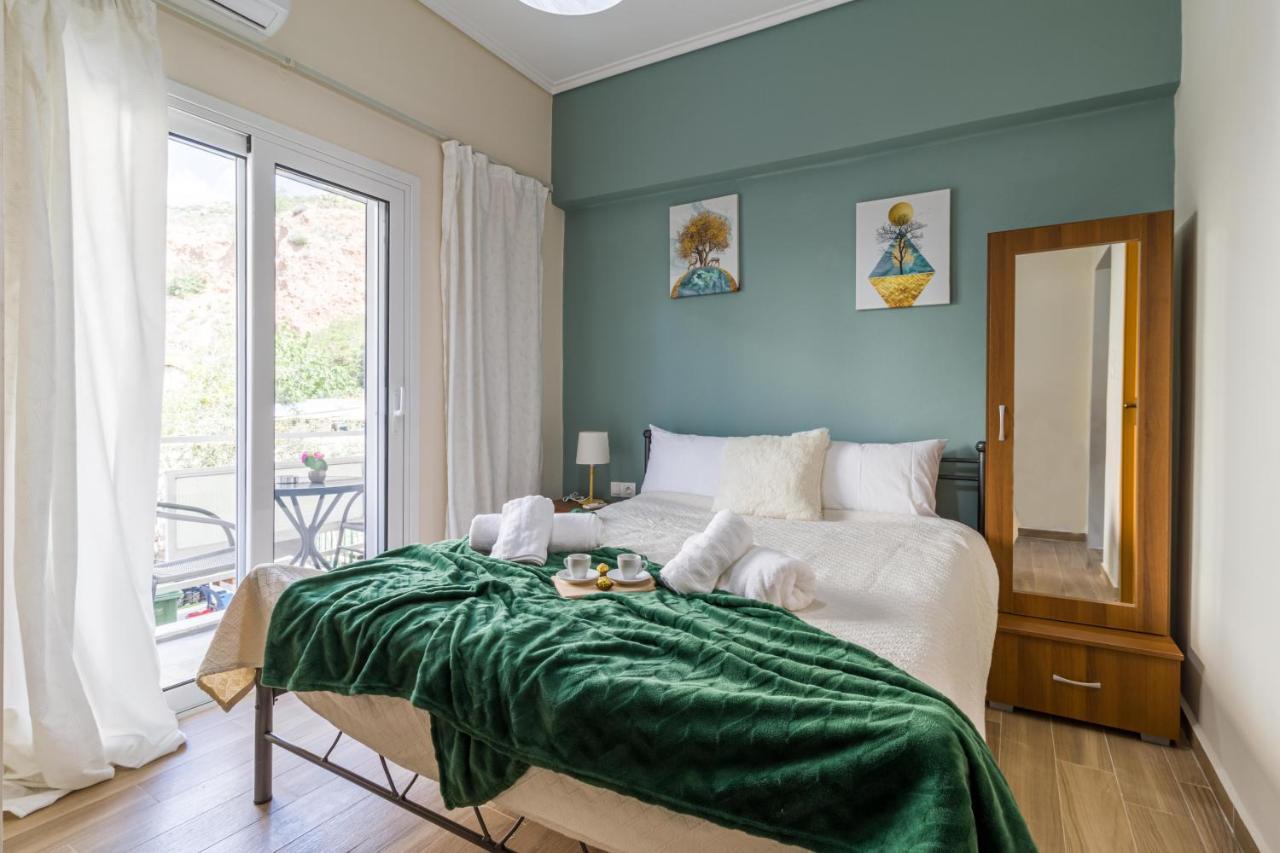 Couples Retreat, Fully Equipped Studio/ Loutraki Beach Apartment Екстериор снимка