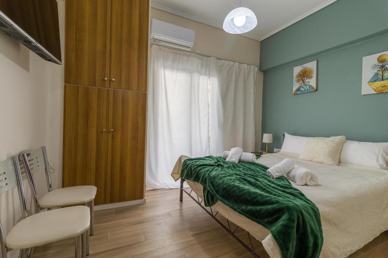 Couples Retreat, Fully Equipped Studio/ Loutraki Beach Apartment Екстериор снимка