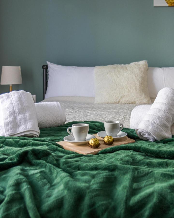 Couples Retreat, Fully Equipped Studio/ Loutraki Beach Apartment Екстериор снимка