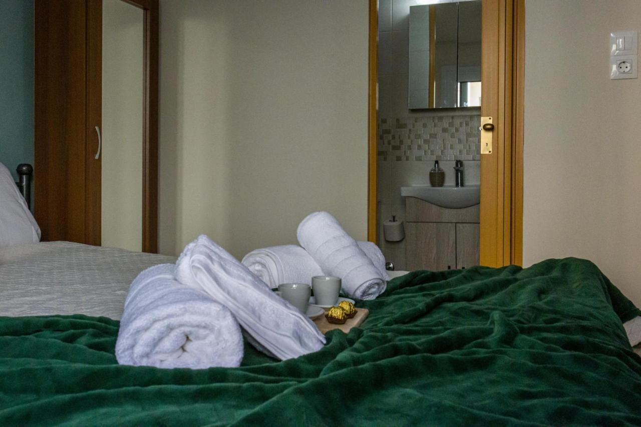 Couples Retreat, Fully Equipped Studio/ Loutraki Beach Apartment Екстериор снимка