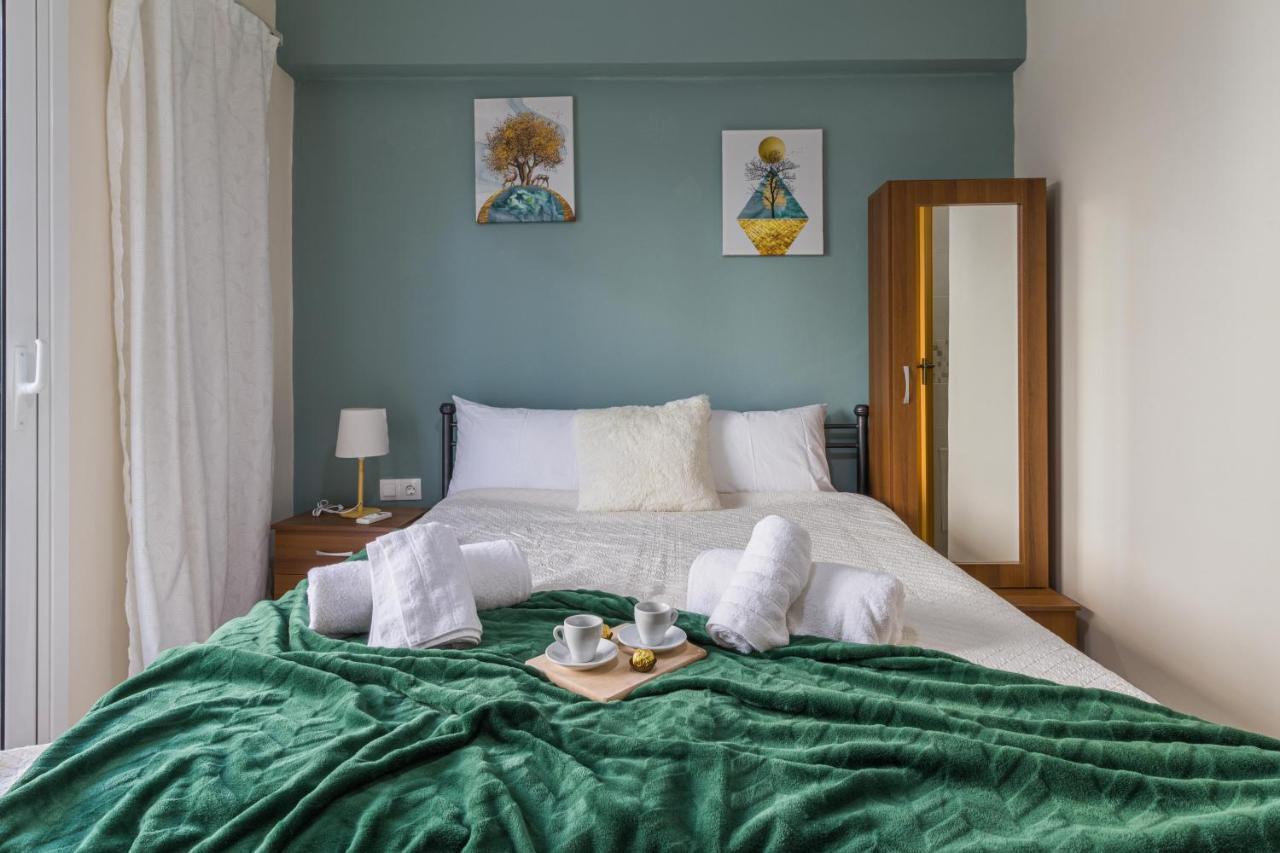 Couples Retreat, Fully Equipped Studio/ Loutraki Beach Apartment Екстериор снимка