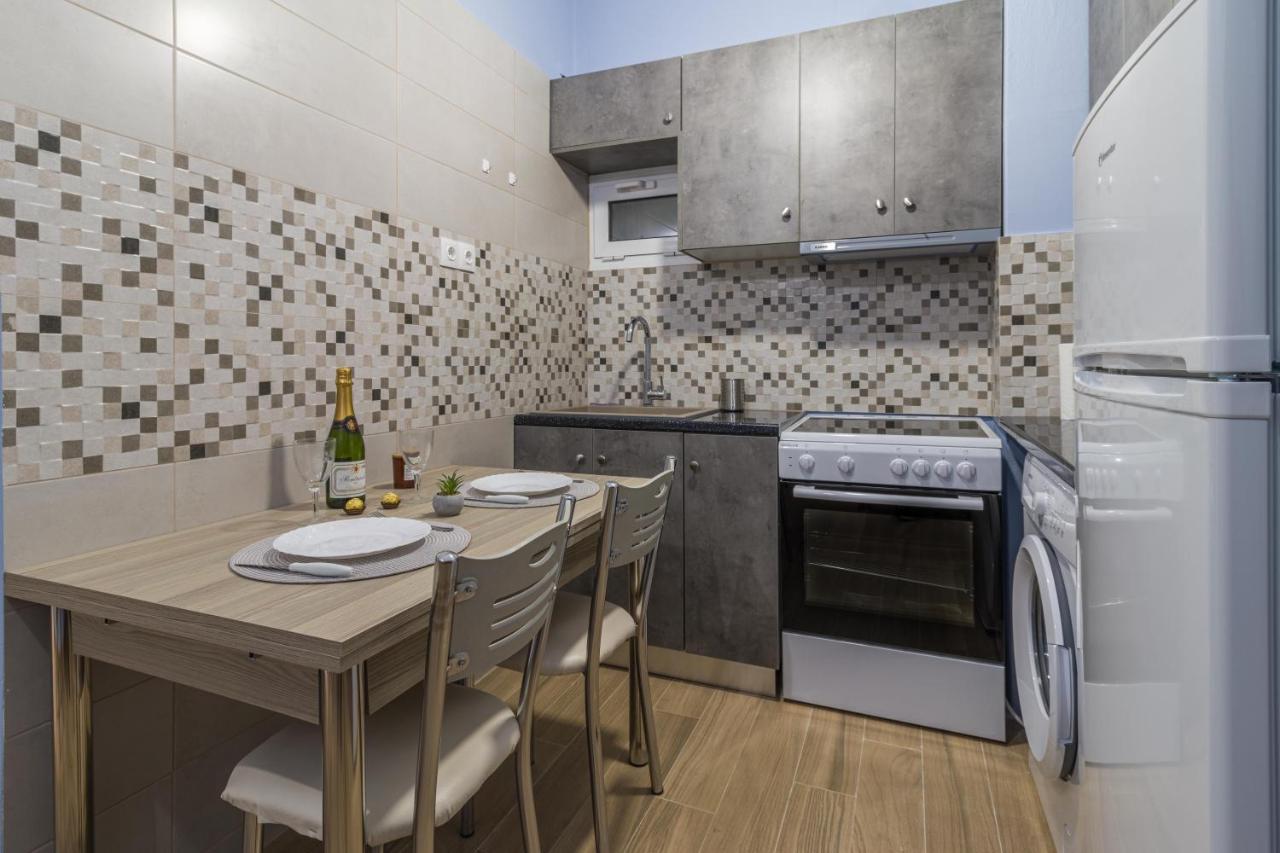 Couples Retreat, Fully Equipped Studio/ Loutraki Beach Apartment Екстериор снимка