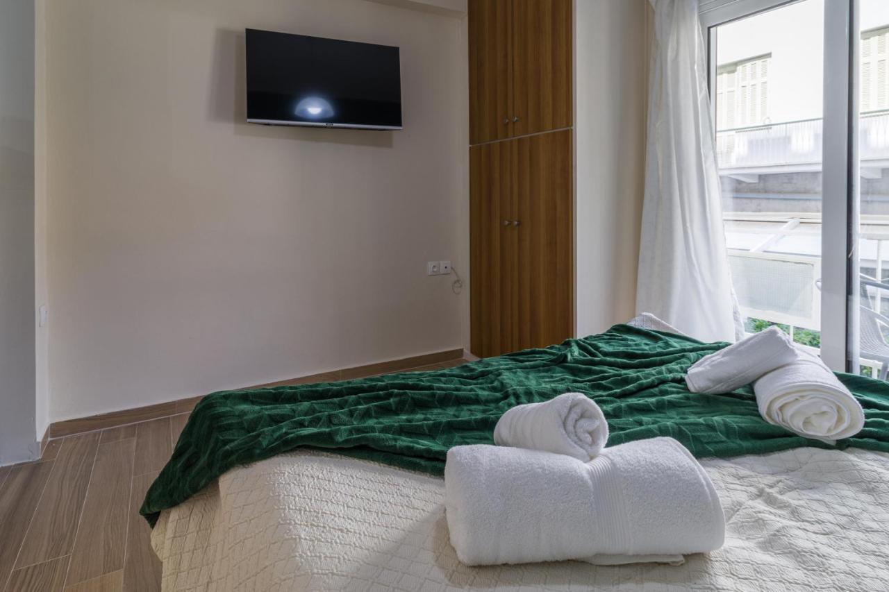 Couples Retreat, Fully Equipped Studio/ Loutraki Beach Apartment Екстериор снимка
